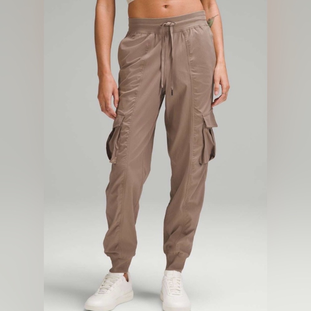 Lululemon Dance Small Studio Pants Relaxed Fit Mid Rise Cargo Jogger Taupetastic